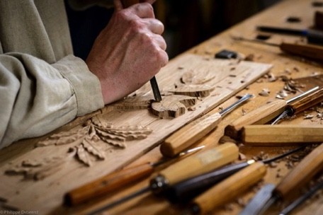 WOOD CARVER